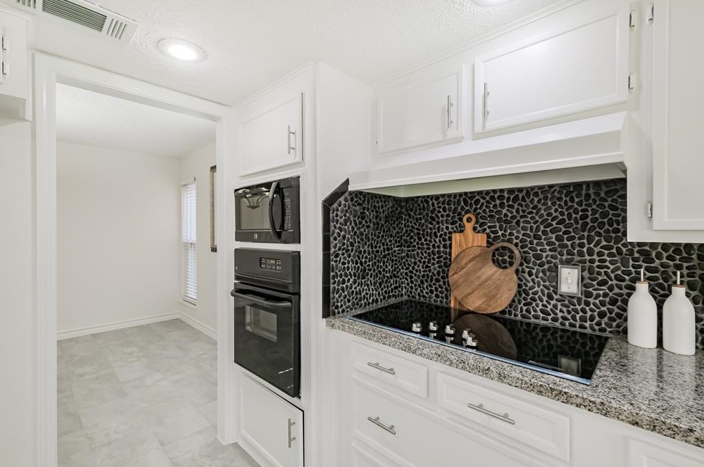 3018 Frontier Dr, Sugar Land TX  77479-1635 exterior