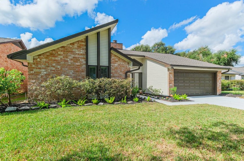 3018 Frontier Dr, Sugar Land TX  77479-1635 exterior