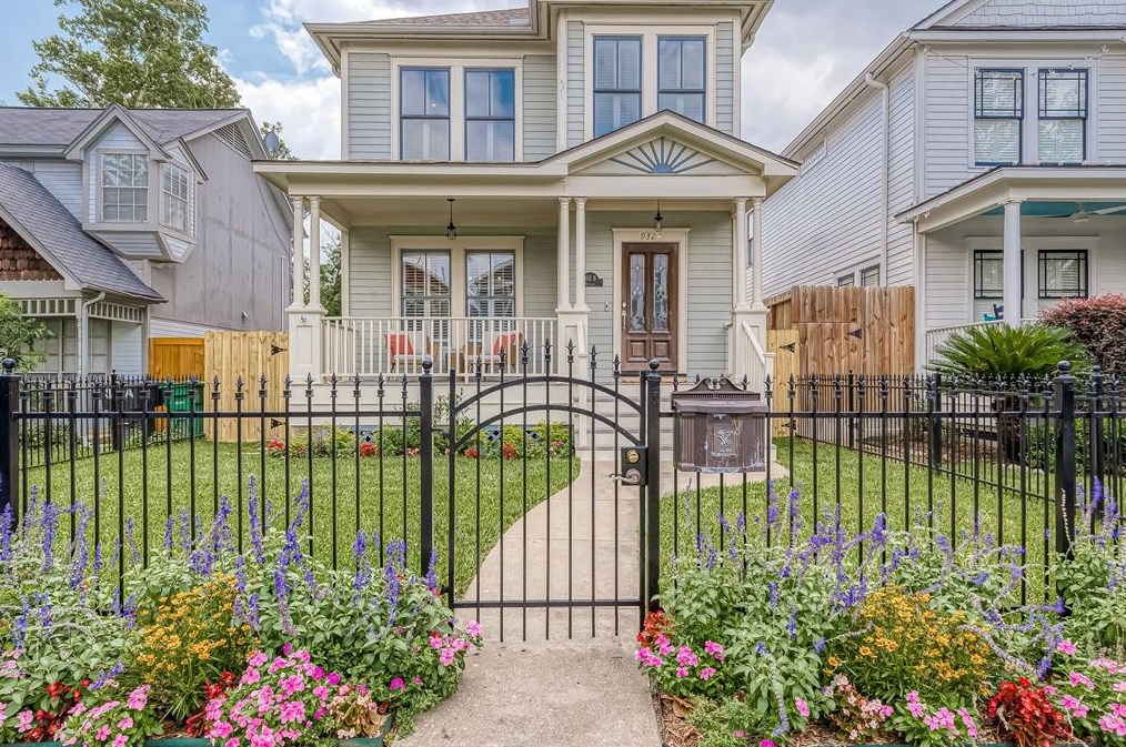 932 Rutland St, Houston, TX 77008-6827