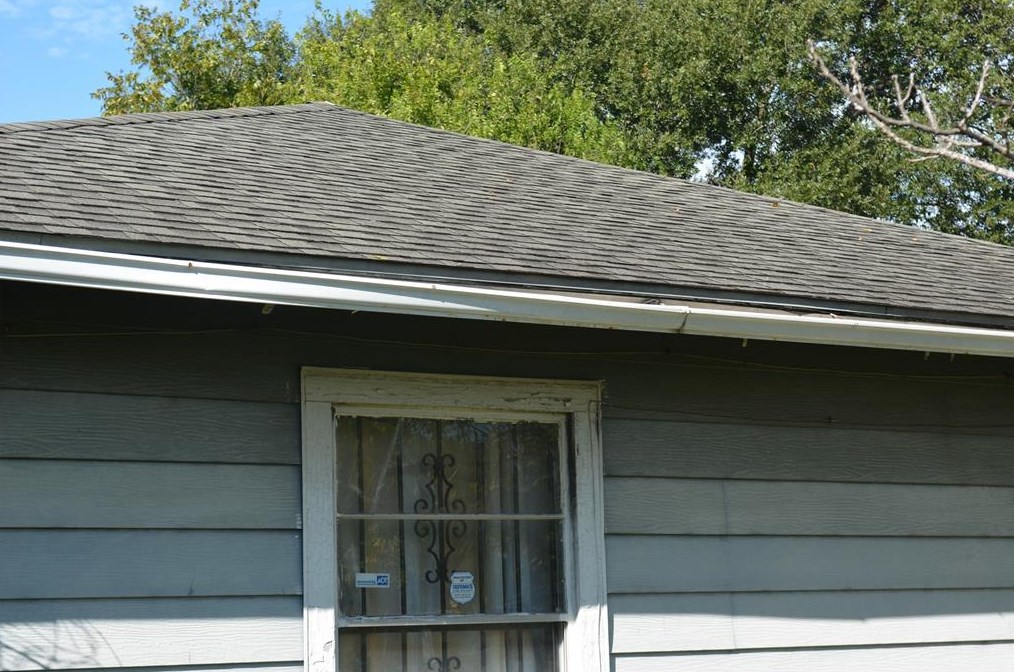 6035 Southmont, Houston TX  77033-1024 exterior