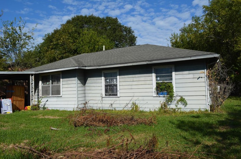 6035 Southmont St, Houston TX  77033-1025 exterior