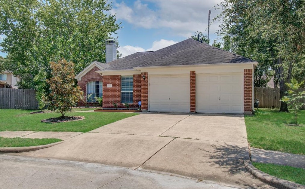3734 Parkshire Dr, Pearland, TX 77584-9453