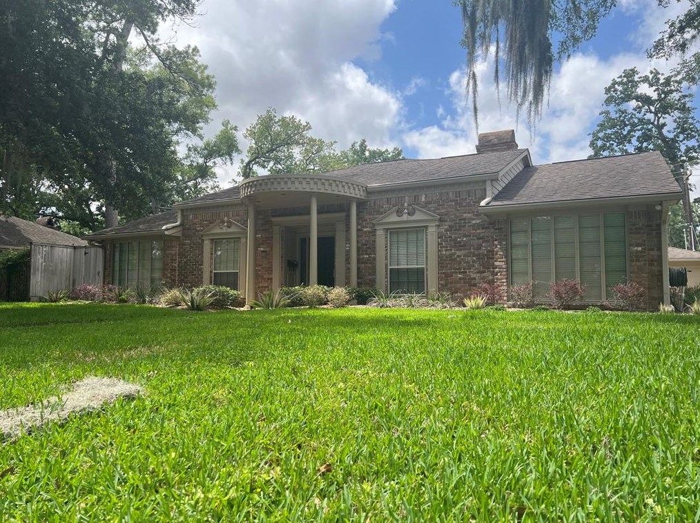 10319 Green Tree Rd, Houston, TX 77042