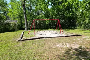 106 Jordan Ave, Cleveland, TX 77327 - Photo 38