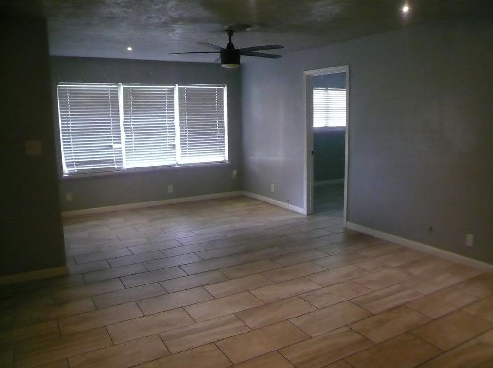 818 Roper St, Houston, TX 77034-1233