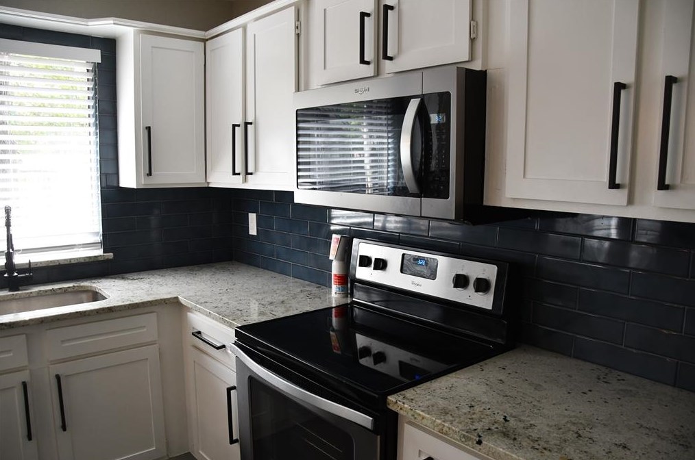 30 Woodstock Circle Dr, Spring TX  77381-2768 exterior