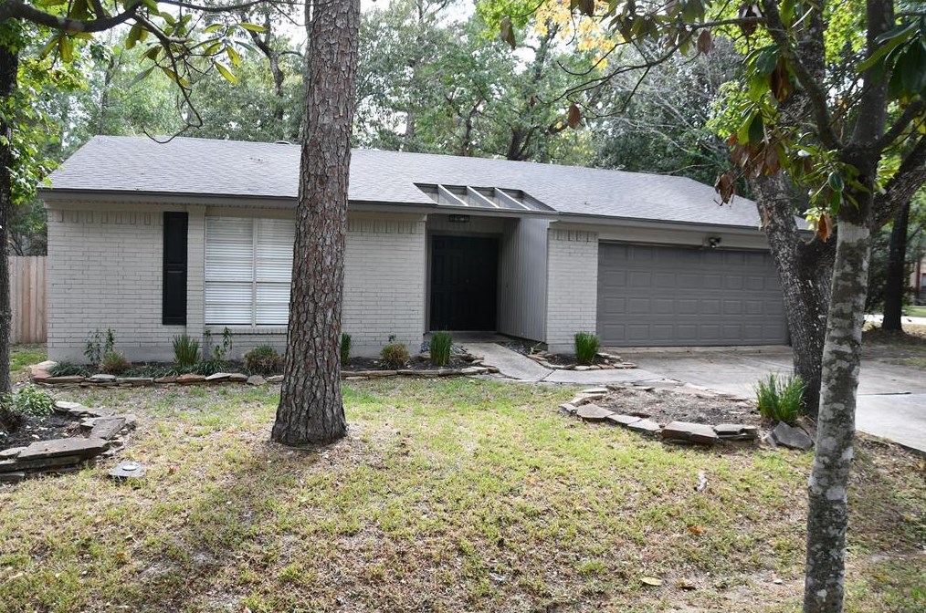 30 Woodstock Circle Dr, Spring TX  77381-2768 exterior