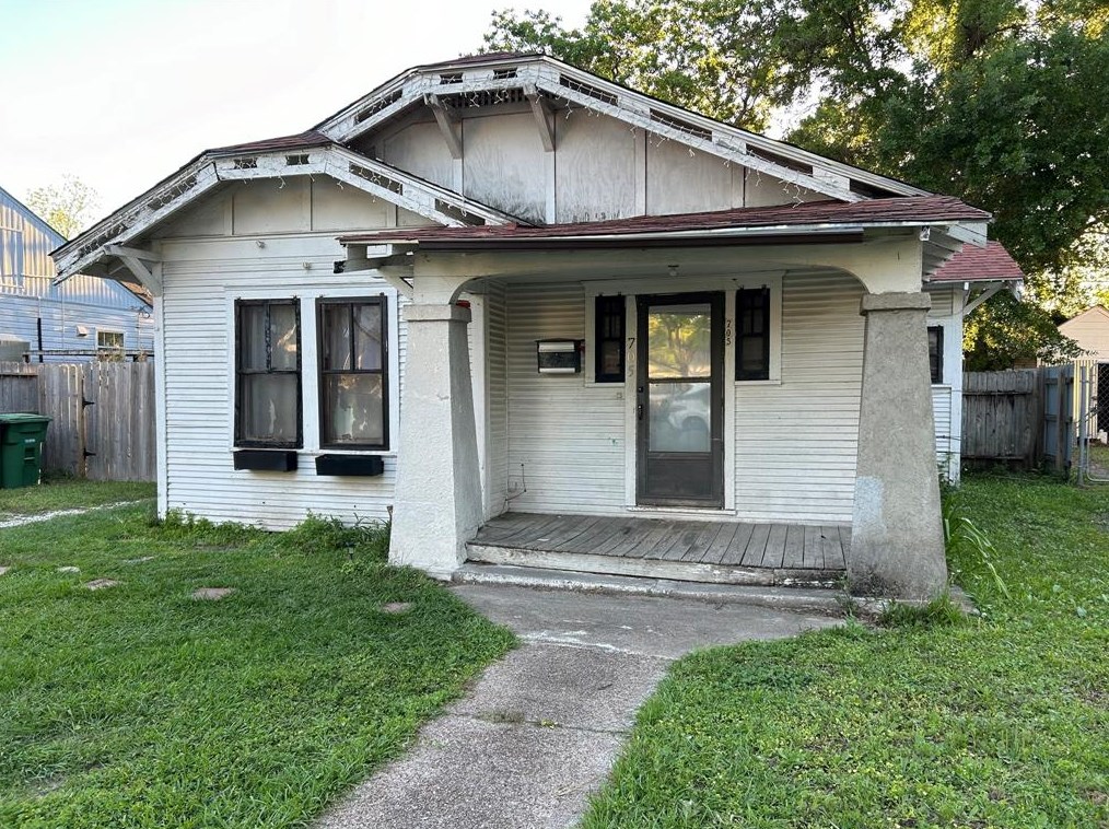 705 Walton St, Houston TX  77009-4535 exterior