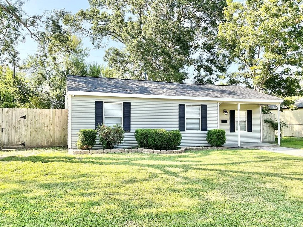 2118 Estate Dr, Deer Park, TX 77536