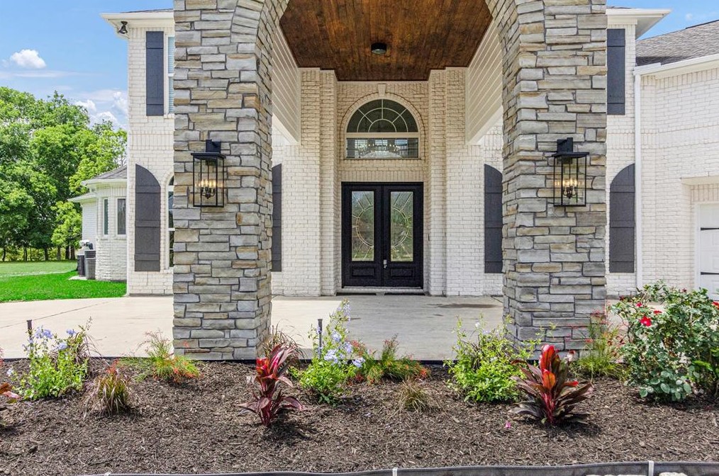 32731 Westminster Dr, Fulshear TX 77441-4098 exterior