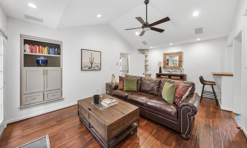 2203 Saxon, Houston TX  77092-5140 exterior