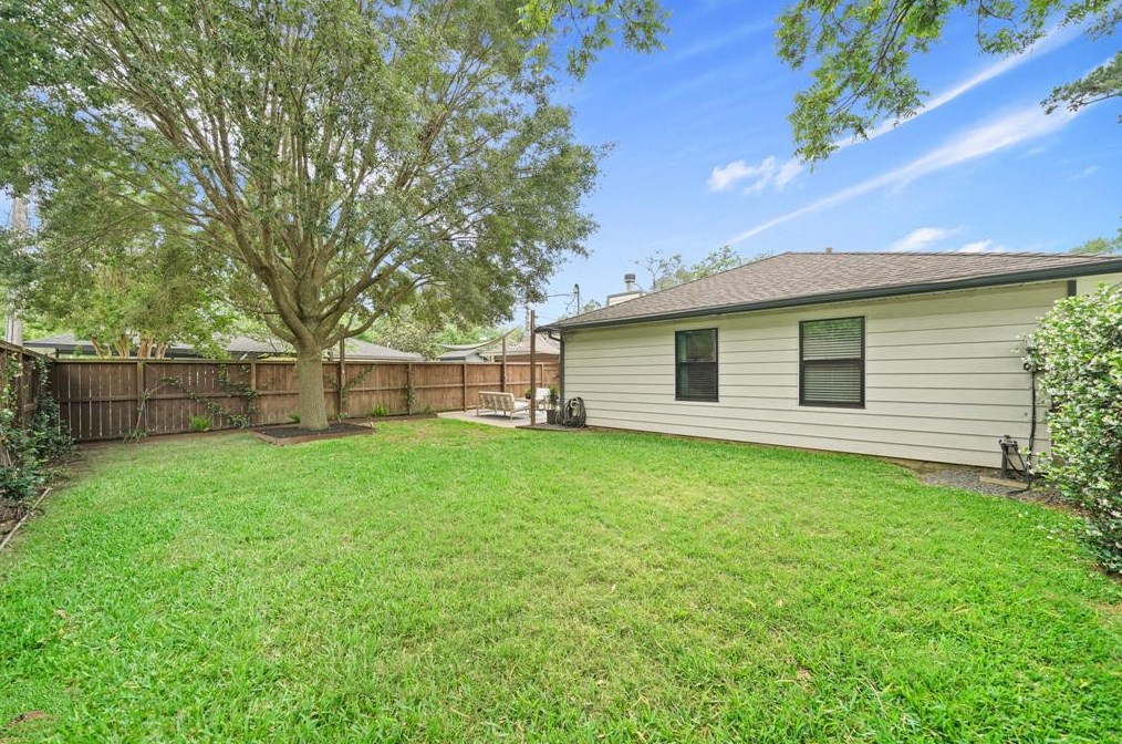 2203 Saxon, Houston TX  77092-5140 exterior