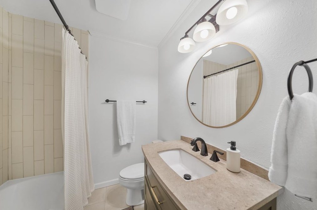 2203 Saxon, Houston TX  77092-5140 exterior
