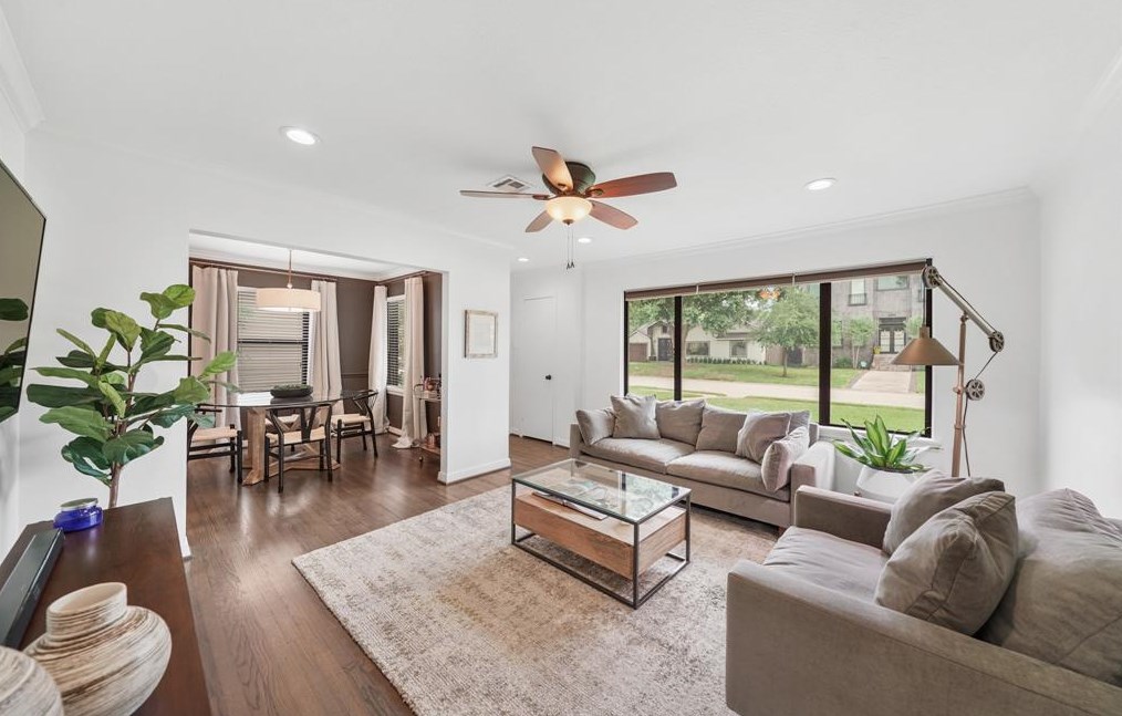 2203 Saxon, Houston TX  77092-5140 exterior