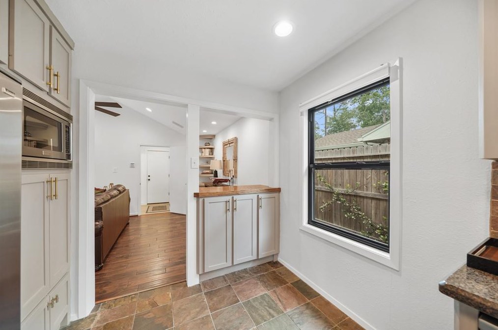 2203 Saxon, Houston TX  77092-5140 exterior