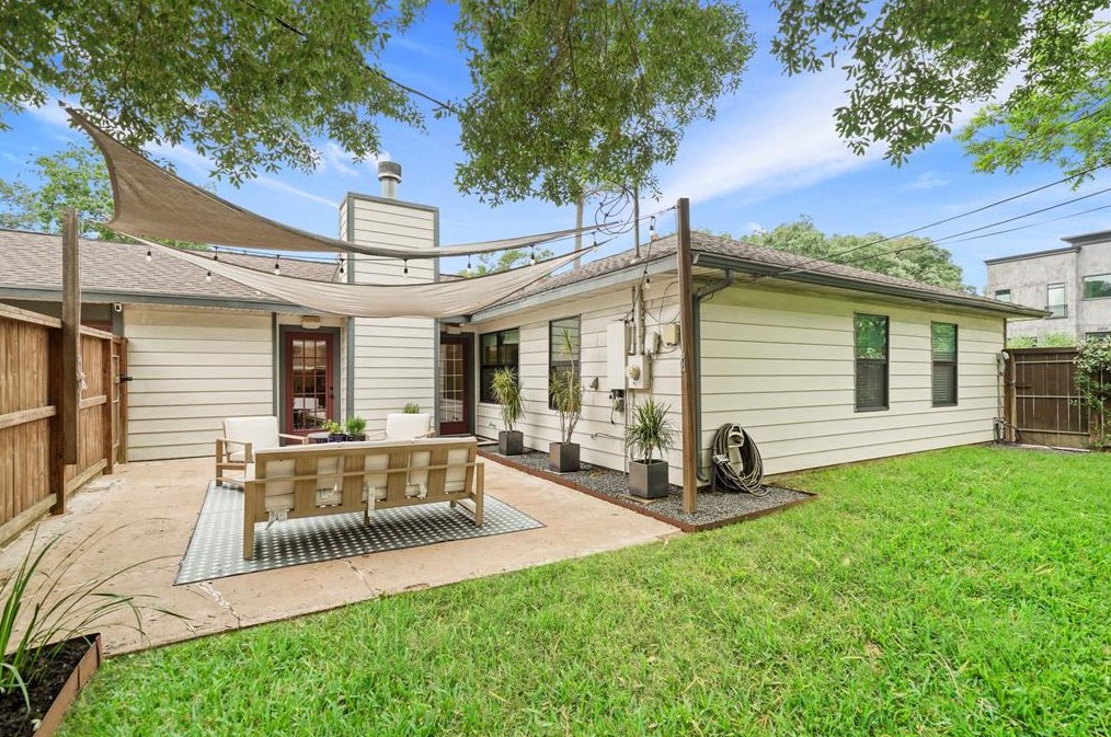 2203 Saxon, Houston TX  77092-5140 exterior