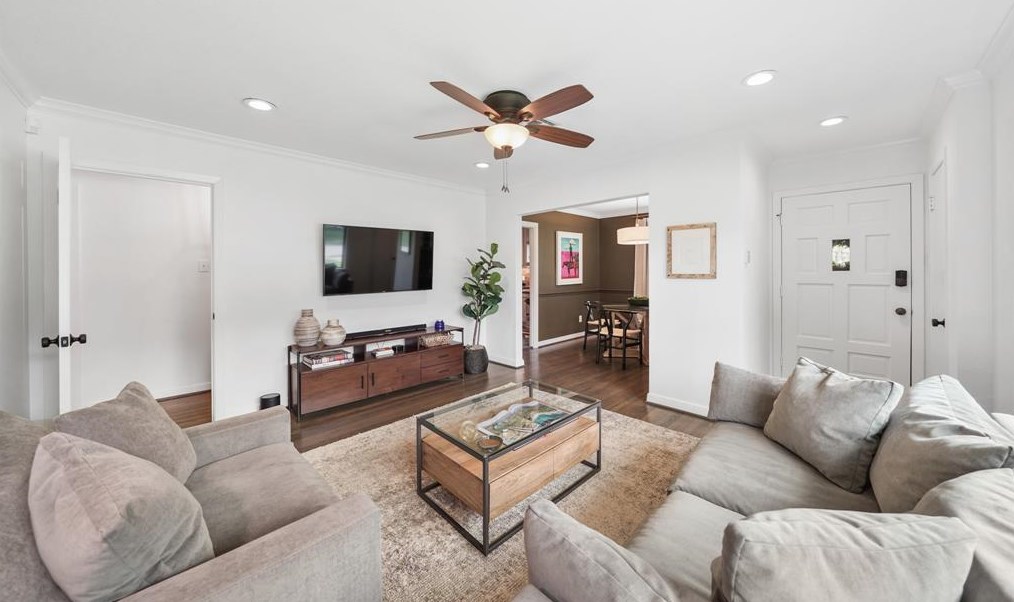 2203 Saxon, Houston TX  77092-5140 exterior