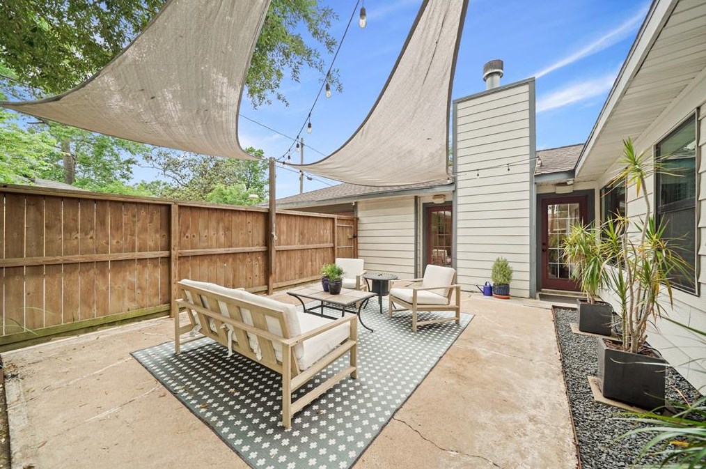 2203 Saxon, Houston TX  77092-5140 exterior