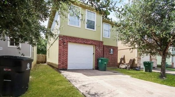 4951 S Cancun Dr, Houston, TX 77045