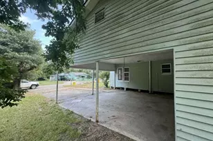 1303 Hopkins Dr, Jasper, TX 75951 - Photo 2