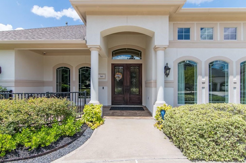 7603 Hunters Point Dr, Sugar Land, TX 77479-6441