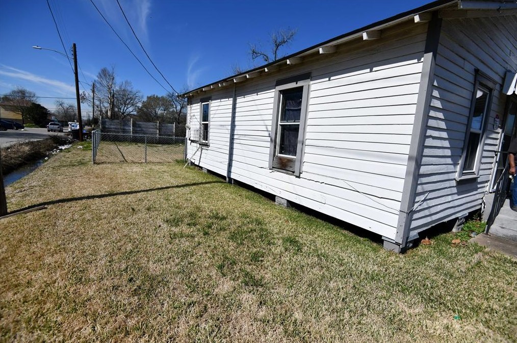 2207 Chew St, Houston, TX 77020-4531