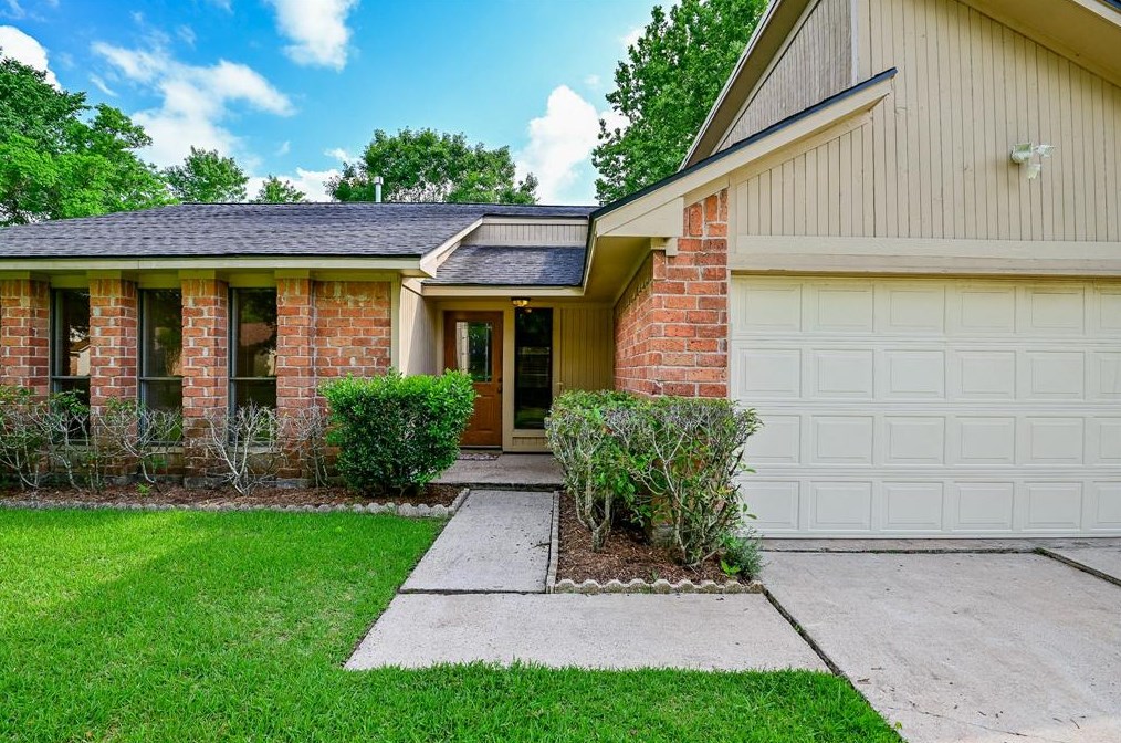 3122 Frontier Dr, Sugar Land TX  77479-1635 exterior