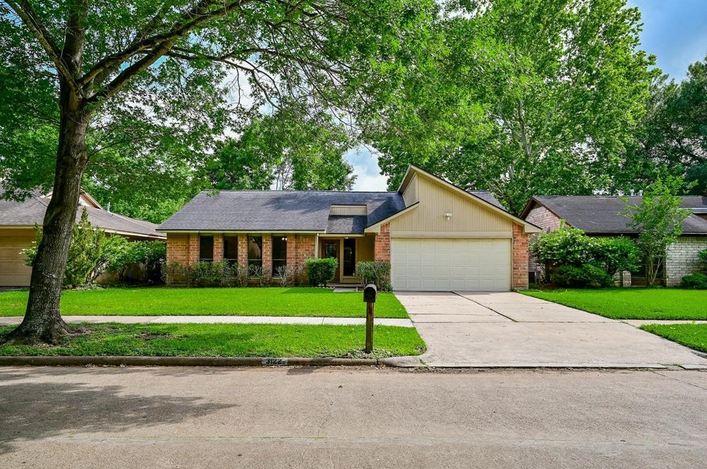 3122 Frontier Dr, Sugar Land, TX 77479