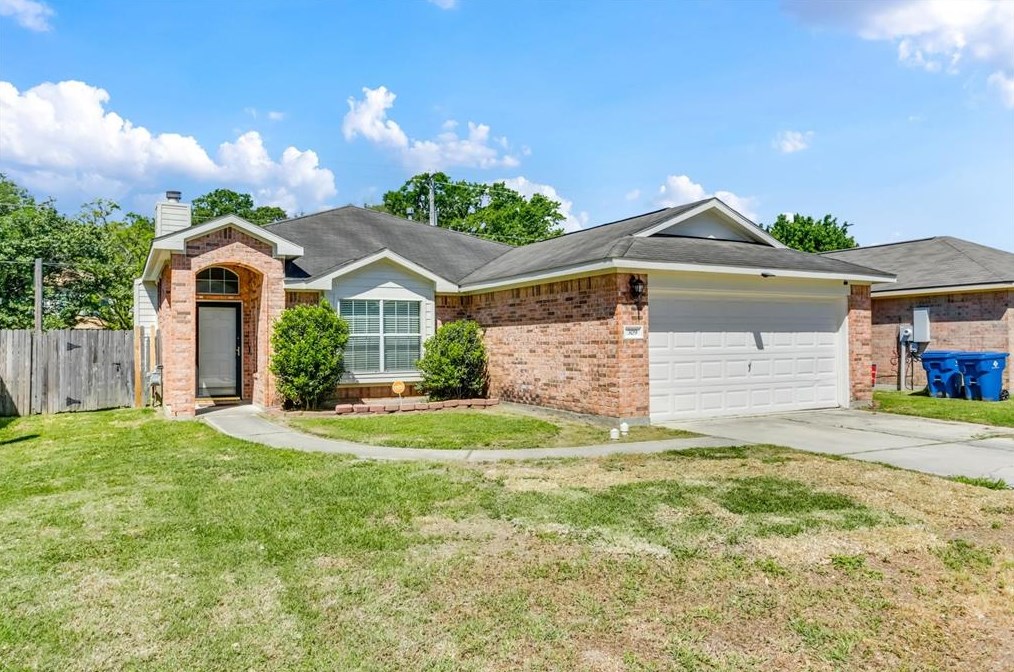 309 S Heritage Oaks Dr, Texas City, TX 77591