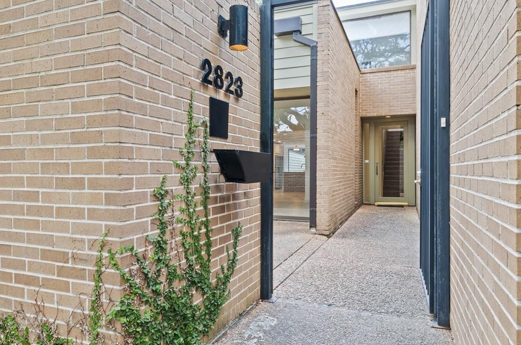 2823 Sackett St, Houston, TX 77098-1125