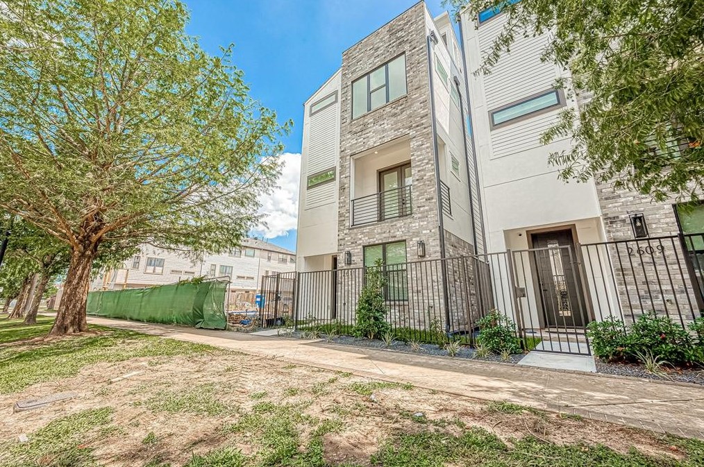 2611 Jackson St, Houston, TX 77004