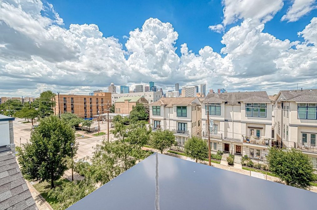 2611 Jackson St, Houston TX  77004-1239 exterior