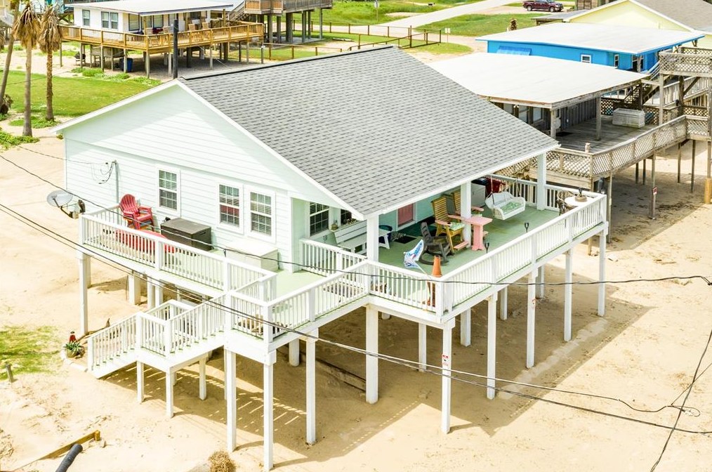 1115 White Cap Dr, Jones Creek, TX 77541-9394