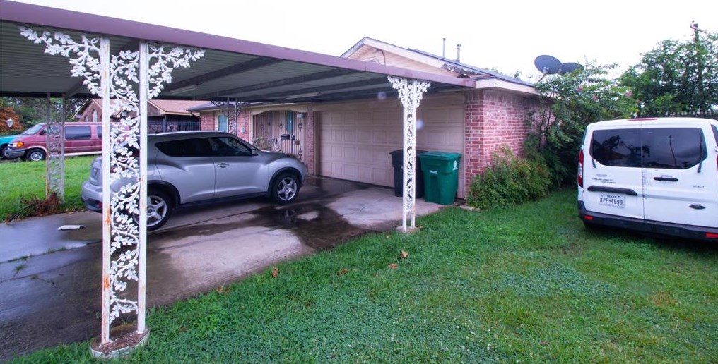 10938 Fleming Dr, Houston, TX 77013-5515