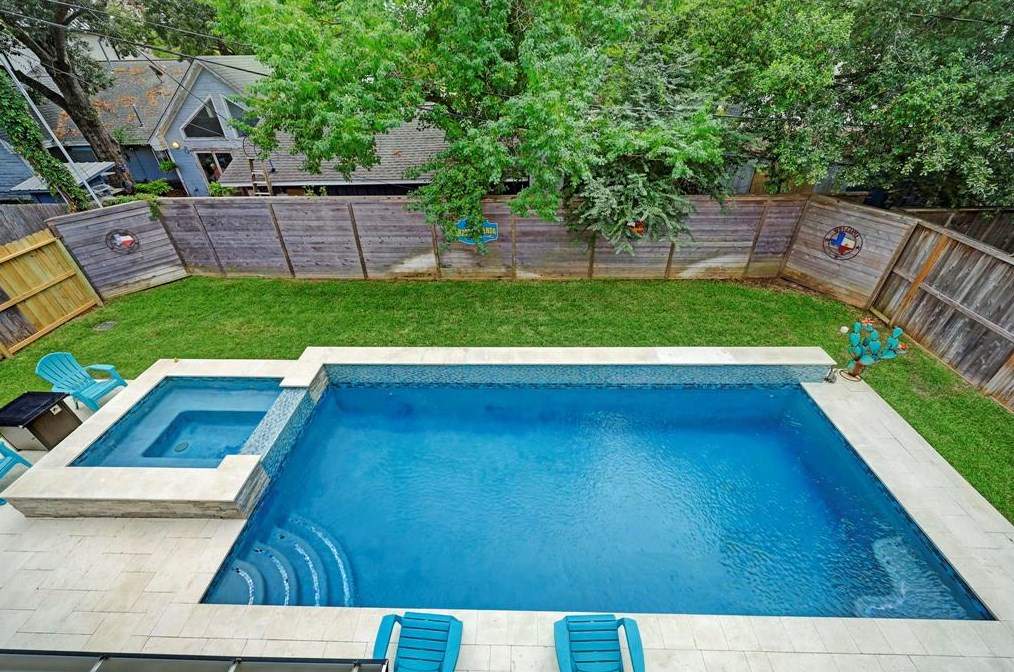 1029 Fisher St, Houston, TX 77018-5213