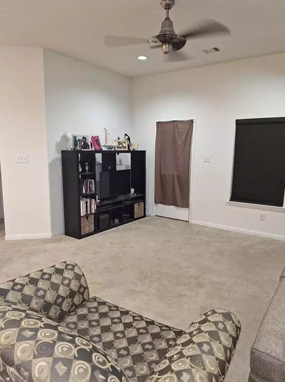 2519 Skyview Pt, Houston TX  77047-8123 exterior