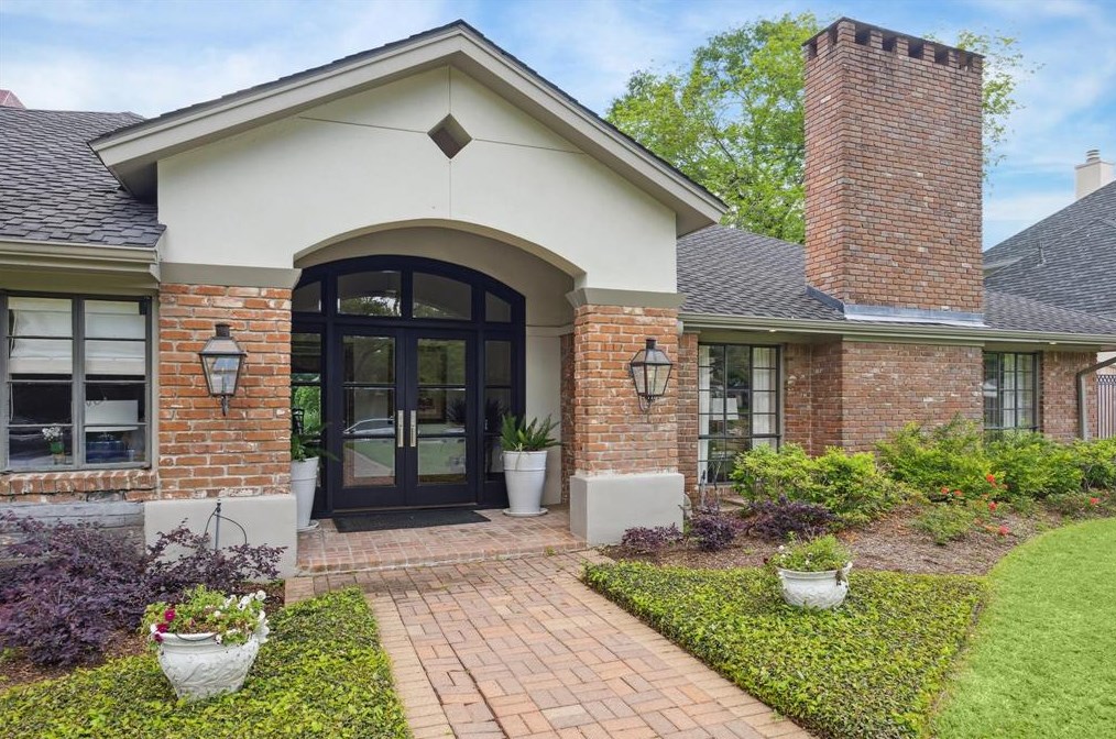 5117 Doliver Dr, Houston, TX 77056-2407