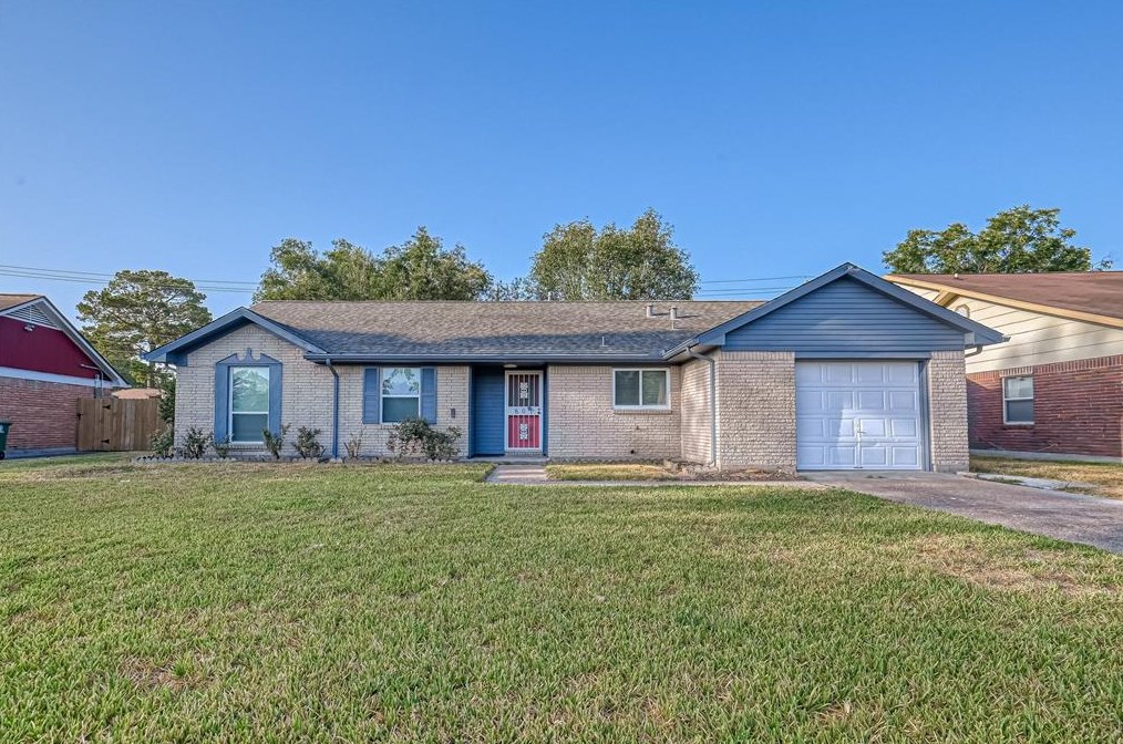 807 Rainy River Dr, Houston TX  77088-3501 exterior