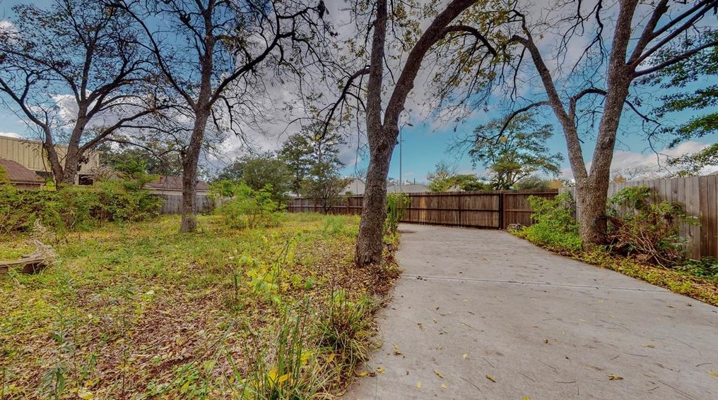 2011 Wycliffe Dr, Houston, TX 77043