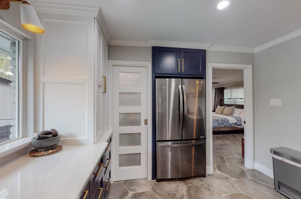 2011 Wycliffe Dr, Houston TX  77043-2707 exterior