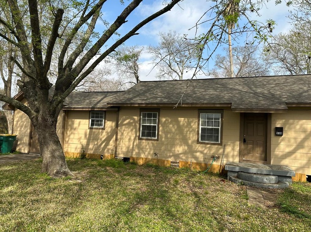 110 High St, Baytown, TX 77520-7042