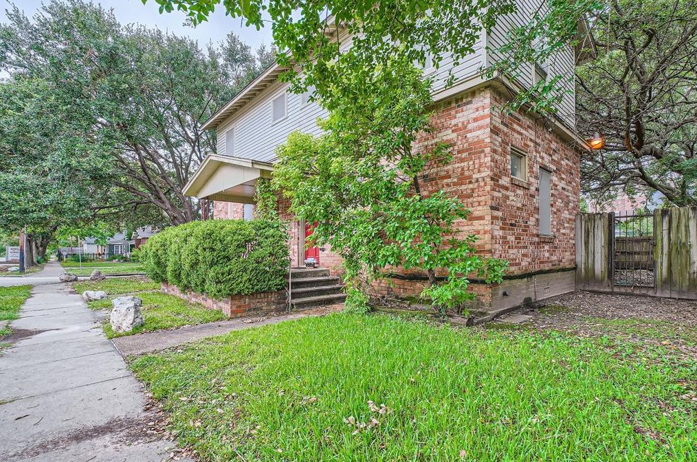 322 18th, Houston, TX 77008
