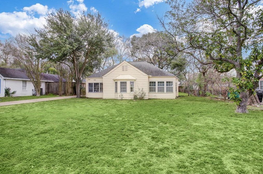 208 33rd St, Houston TX  77018-7714 exterior