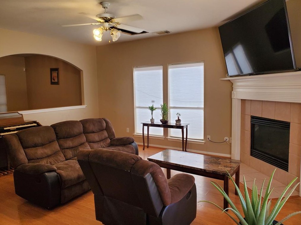 5331 Devon Grn Dr, Katy TX  77449-6087 exterior