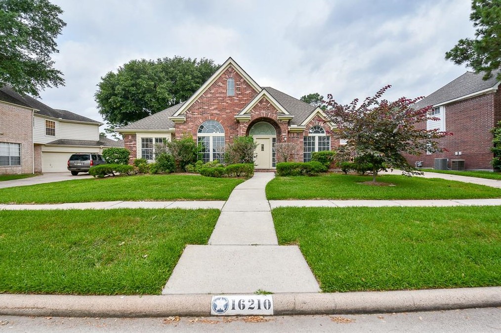 16210 Lakestone Dr, Tomball TX  77377-8551 exterior