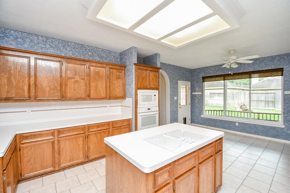 16210 Lakestone Dr, Tomball TX  77377-8551 exterior