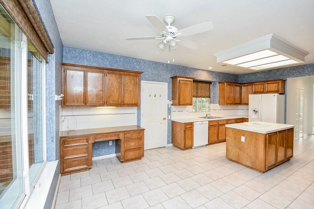 16210 Lakestone Dr, Tomball TX  77377-8551 exterior