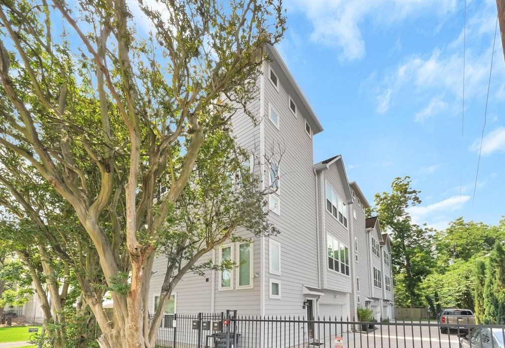 714 28th St, Houston, TX 77009-1020