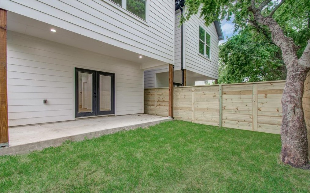 911 Pollard St #b, Houston, TX 77020