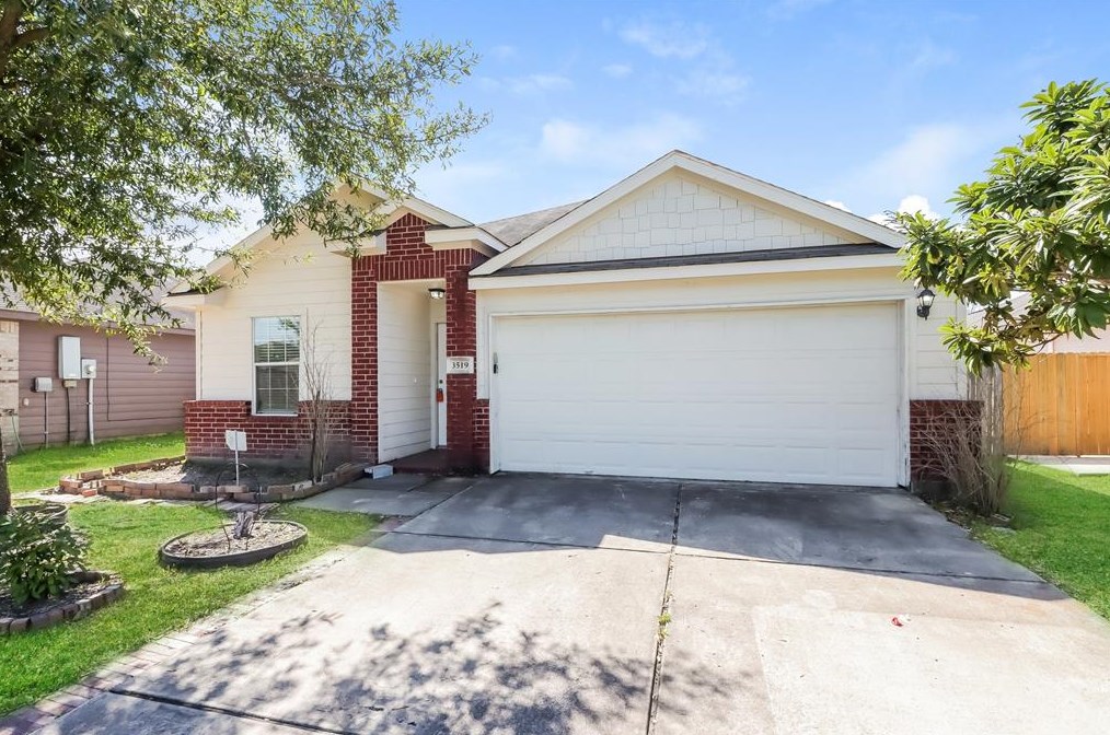 3519 Apache Meadows Dr, Baytown TX  77521-4772 exterior